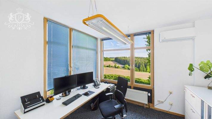 CAM01984G0-PR0475-STILL010