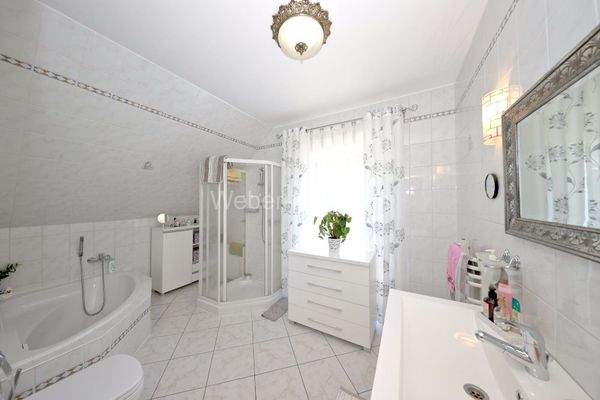 3413 DG Wannen-Duschbad