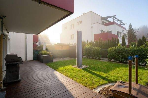 Terrasse und Eigengarten