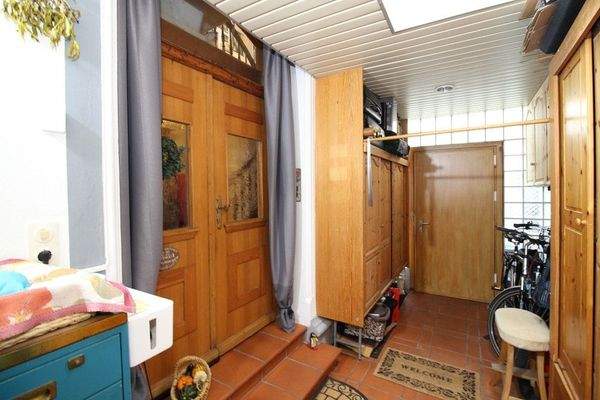 Windfang mit Zugang zun Wohnhaus und Garten