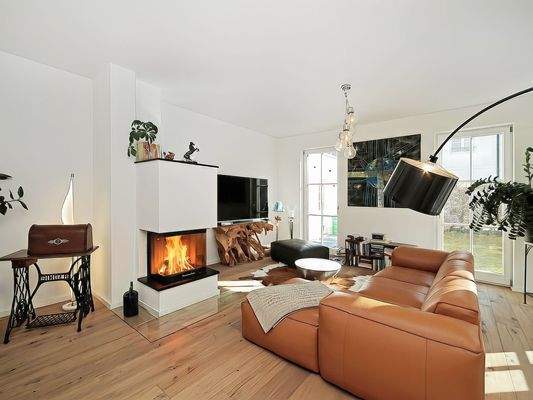 Wohnzimmer mit Kamin-optimiert