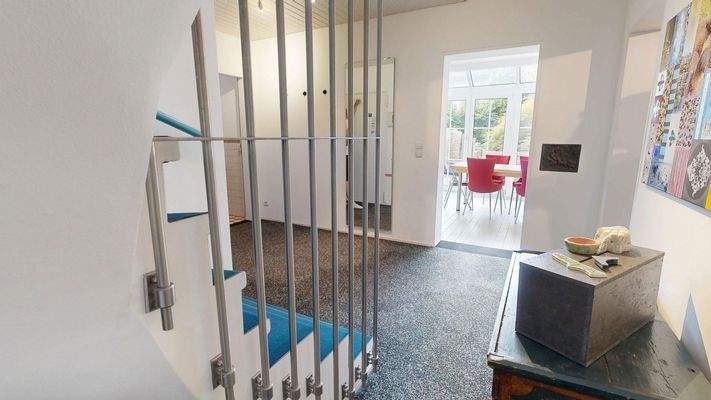 UG - Flur mit Blick zur Küche