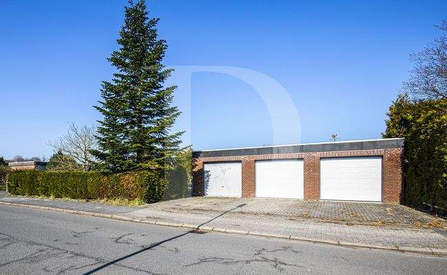 Dreifachgaragen/Stellplätze