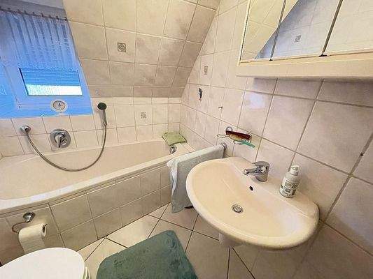 Wannenbad und Dusche OG-Bad