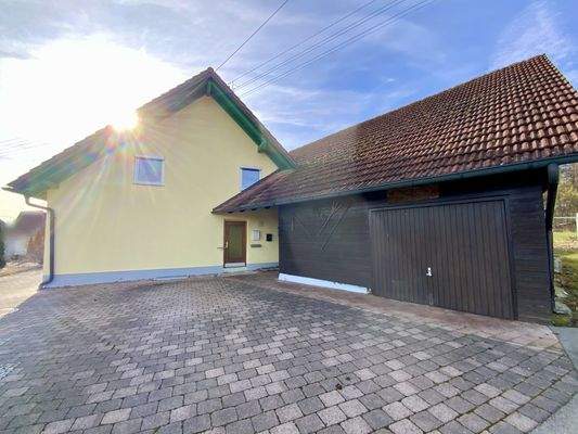 Garage mit Nebenräumen