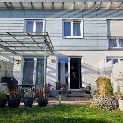 Haus mit überdachter Terrasse 