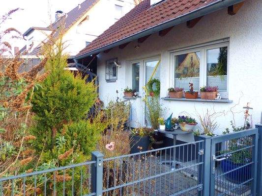 Hauseingang mit Vorgarten