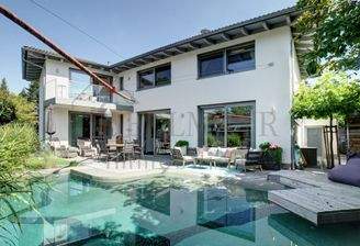 Ansicht Pool und Terrasse 1