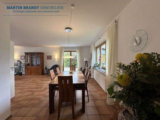 Blick ins Wohn- und Esszimmer