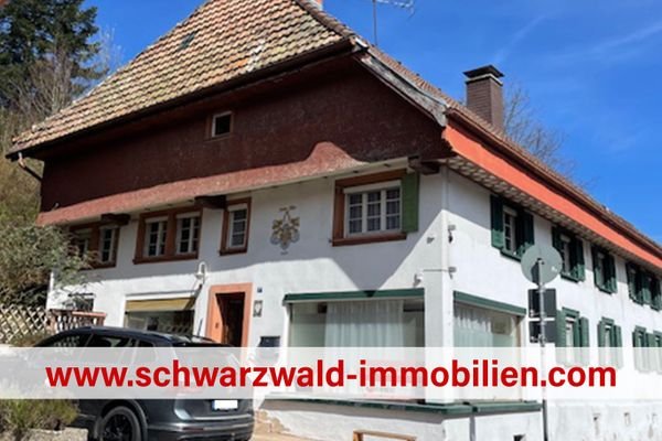 250428-Hochformat-Hausfront-Webadresse.jpg