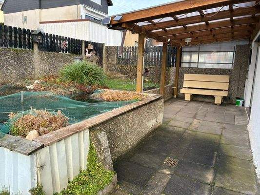 Terrasse mit Blick in den Garten