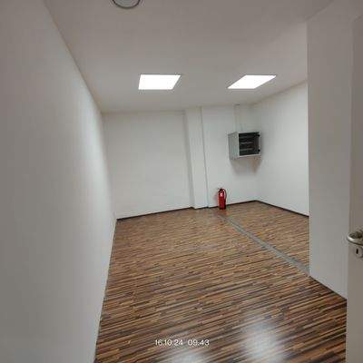 9_Büro 4e Serverraum.jpg