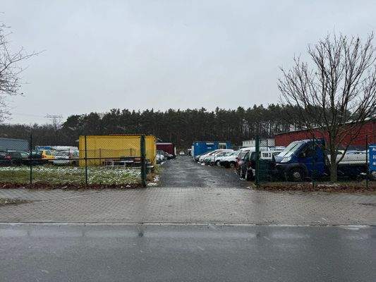 Ansicht Zufahrt Straßenfront