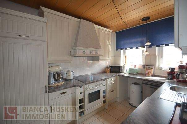 Küche mit Einbauküche