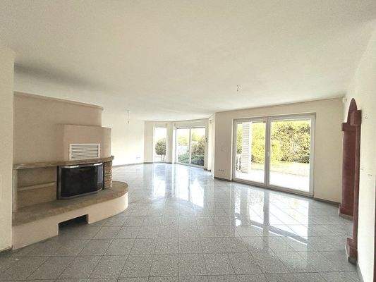 Wohnzimmer mit Kamin