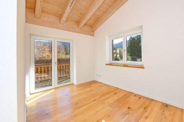 Weiteres Zimmer mit Balkonzugang I DG