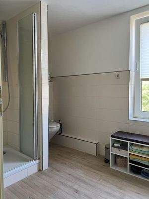 Duschbad Hauptwohnung.jpg