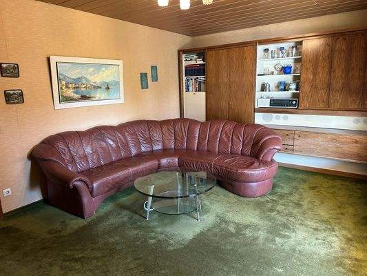 Geräumiges Wohnzimmer