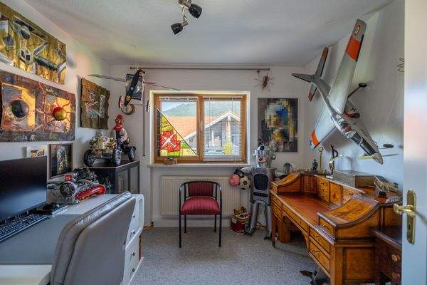 Arbeits- oder Kinderzimmer