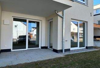 Ost-Terrasse + Gärtchen