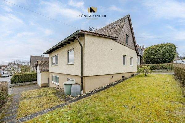 Garten zur Straßenseite