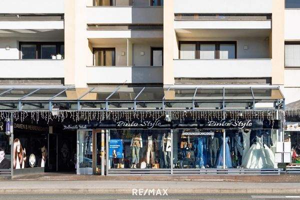 Aussenansicht Schaufenster Bundesstrasse