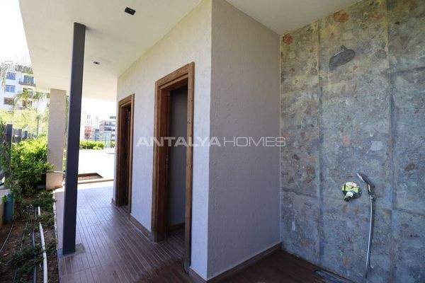 Spacious Flats in a Complex with Pool and Security in Altintas