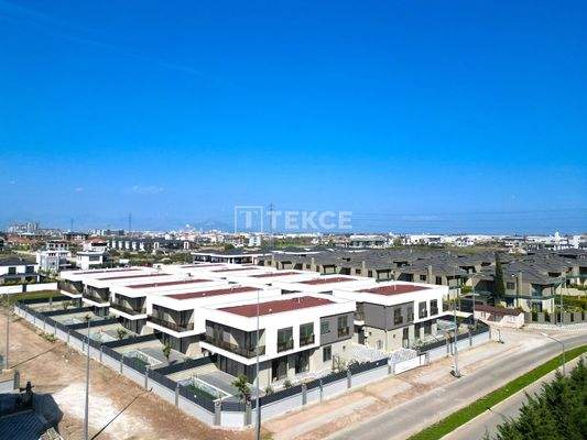 Villas with Spacious Gardens and Private Pools in Döşemealtı Antalya