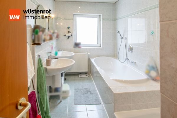 Hs 48 Whg. OG Badezimmer