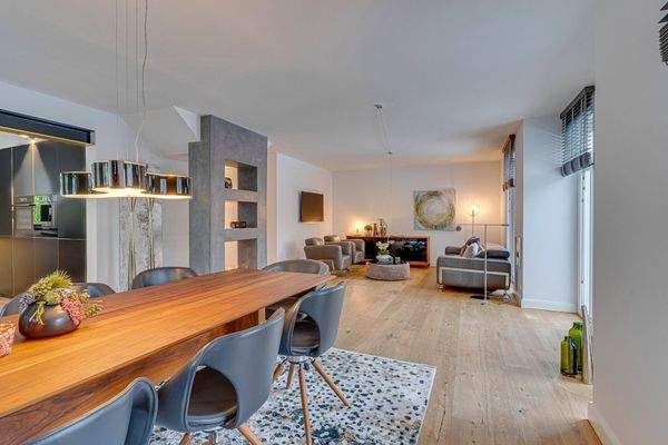 Wohn- und Esszimmer, Ansicht I