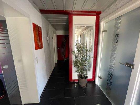 Flur - Links Küche, Rechts Wohnzimmer (EG)