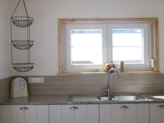 Küche mit Granitarbeitsplatte