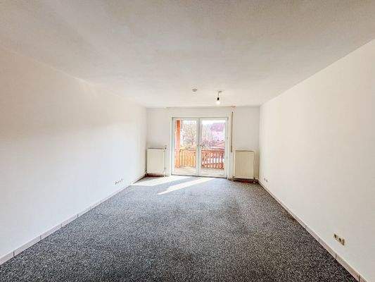 Wohnzimmer mit direktem Zugang zum Balkon