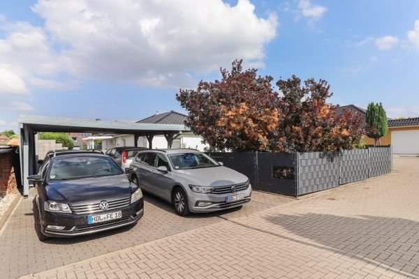 Stellplätze und Carport