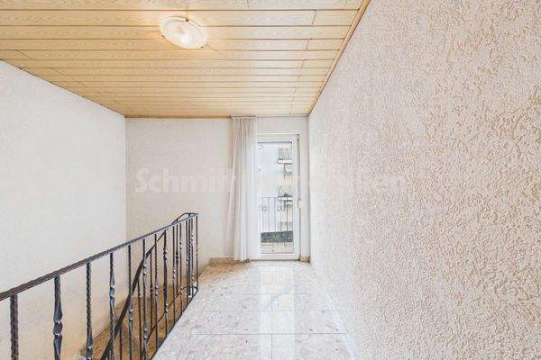 Treppenhaus mit Balkonzugang