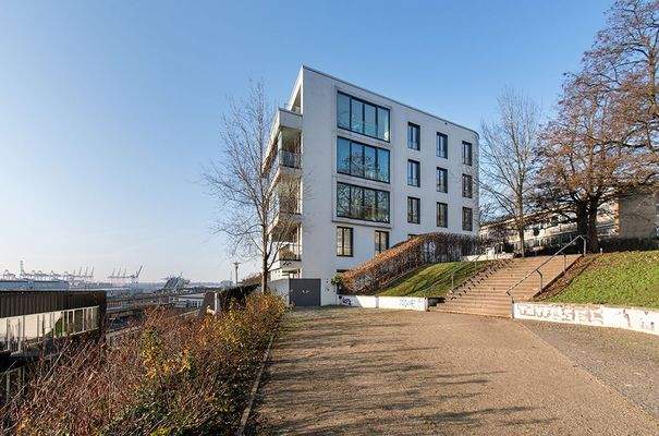 Olbersweg: direkt an Hafen und Elbe gelegen in einer ruhigen Straße