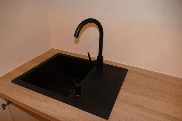 Spüle mit Einhandmischer, P1190357