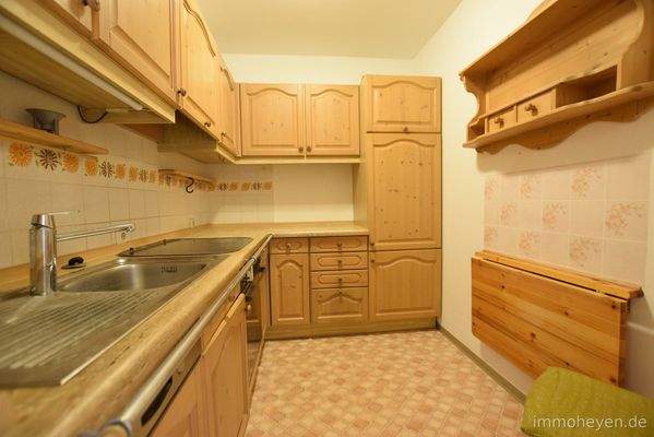 Küche mit Einbauküche