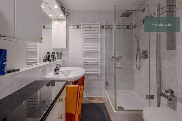 ...und Dusche sowie WC