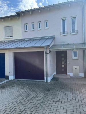 Nordseite mit Garage 