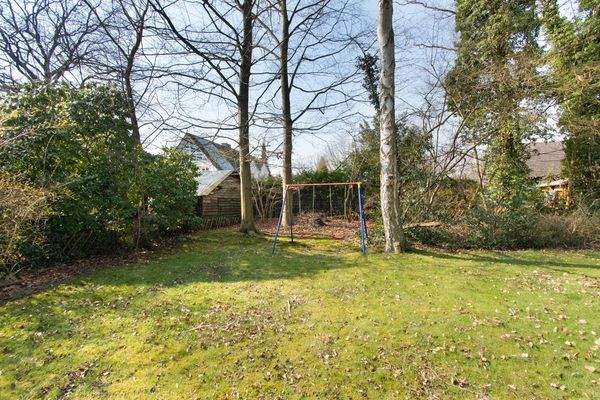 Weitläufiges, idyllisches Grundstück für Familien