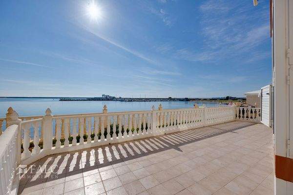 Deine eigene Strandterrasse / Your private beach terrace / Tu propia terraza de playa