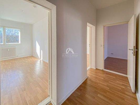 Flur mit Blick in das kleine Schlafzimmer