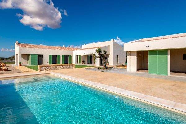 Neubaufinca mit spektakulärem Weitblick