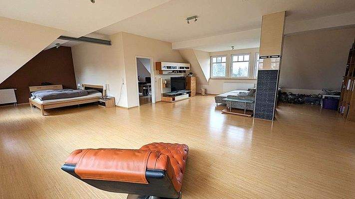 Wohnhaus - imposantes OG