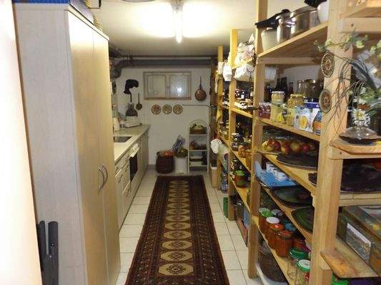 Vorrats Keller mit Küche