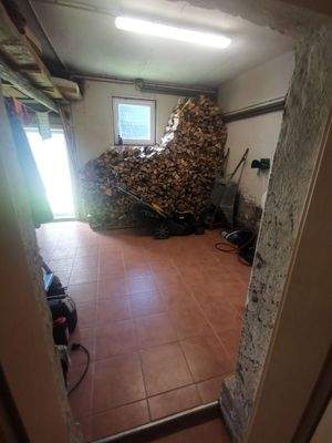 Keller mit Holzlager