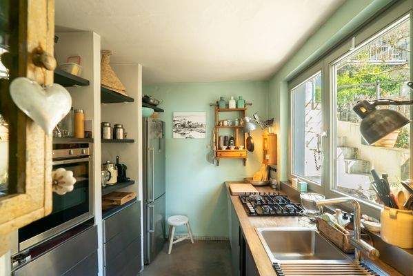 Kompakte moderne Küche