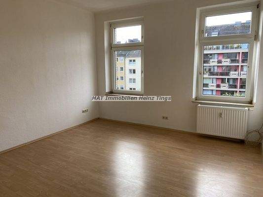 5. Zimmer mit Blick nach draußen