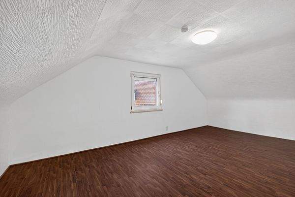 Zimmer im Dachgeschoss.jpg